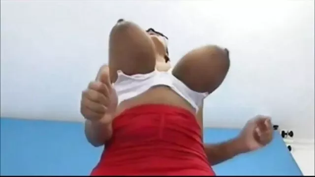 فاحشه بیتا با دوست دختر او فیلم سکسی زنان سینه بزرگ را برداشت توسط جان هیچهکر و نشانه های یک قرارداد با Mjm