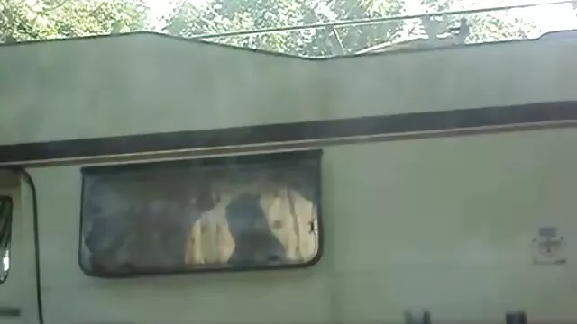 تخت را به سکسه زن ومرد سه تقسیم کنید