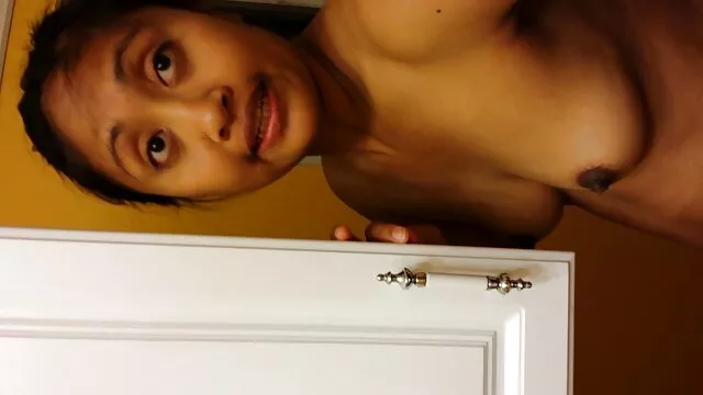 دان شیطان زنهای کونی در یک jumpsuit قرمز به ارمغان آورد