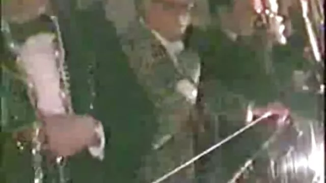 زبان سکس زن شو فشار از دانه