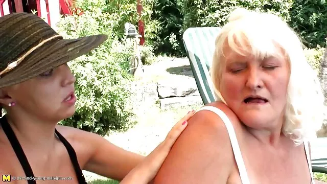 لئون خانم کونگنده آفتابی انگشتان در مرطوب واژن