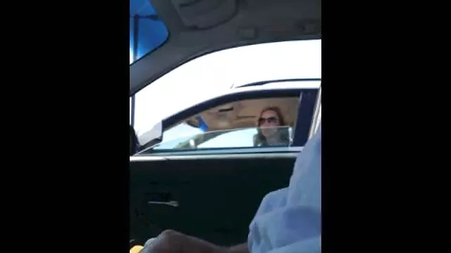 عضلانی در سکی با زن همسایه مواجهه با یک زن غیر ممکن است